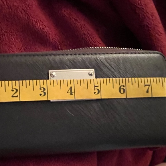 Micheal Kors Large brown zip leather wallet inside zip holds most phones - Picture 11 of 11